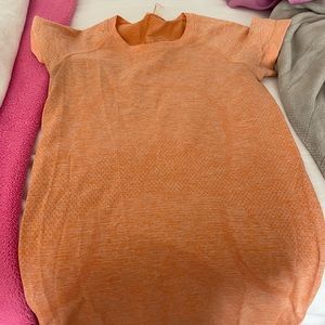 Lululemon Swiftly Tech Short Sleeve - Orange